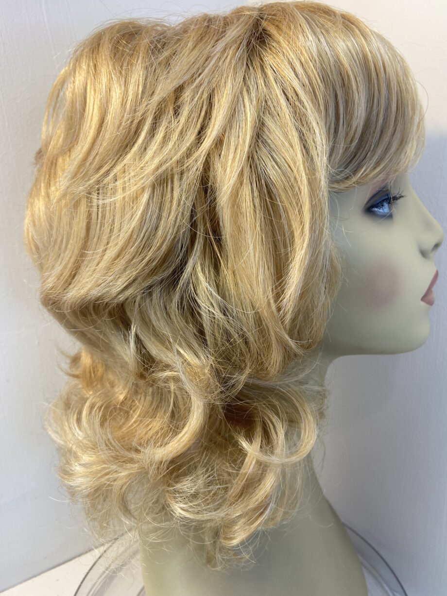 Long wavy hivision blonde wig. Blcl832