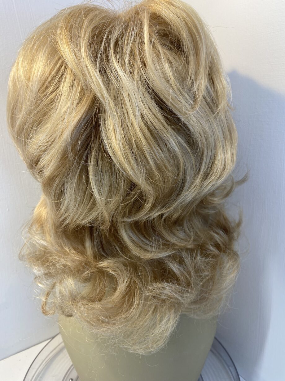 Long wavy hivision blonde wig. Blcl832