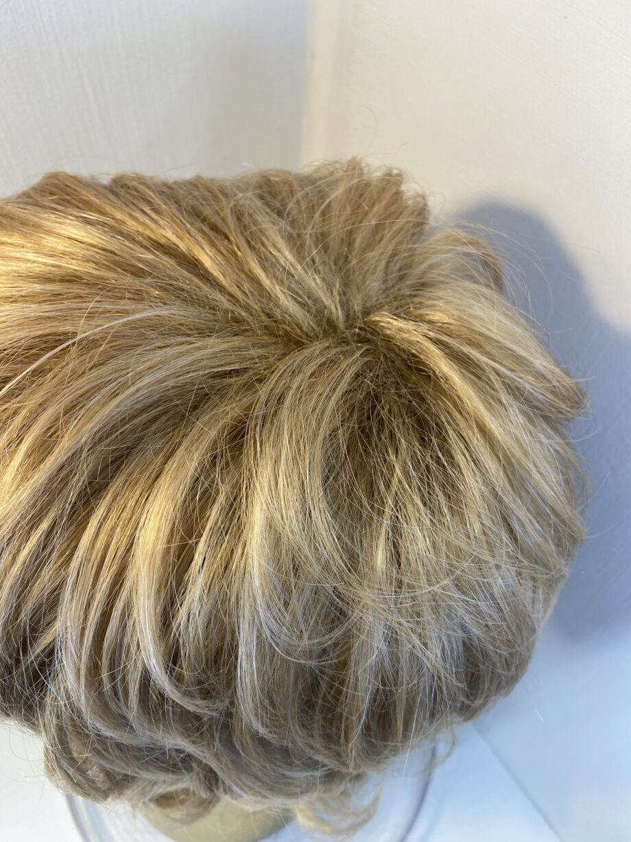 Long wavy hivision blonde wig. Blcl832
