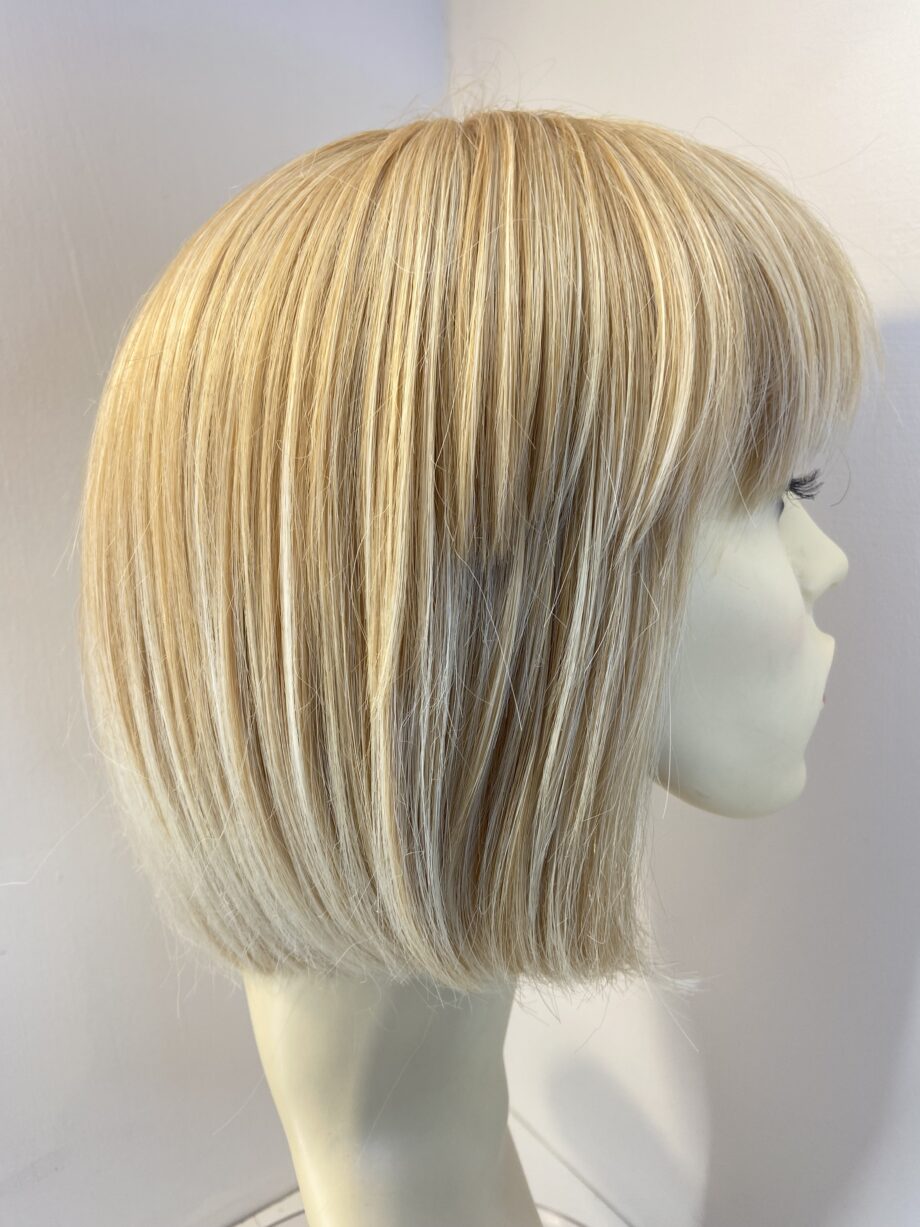 Blonde new wig. Blms833