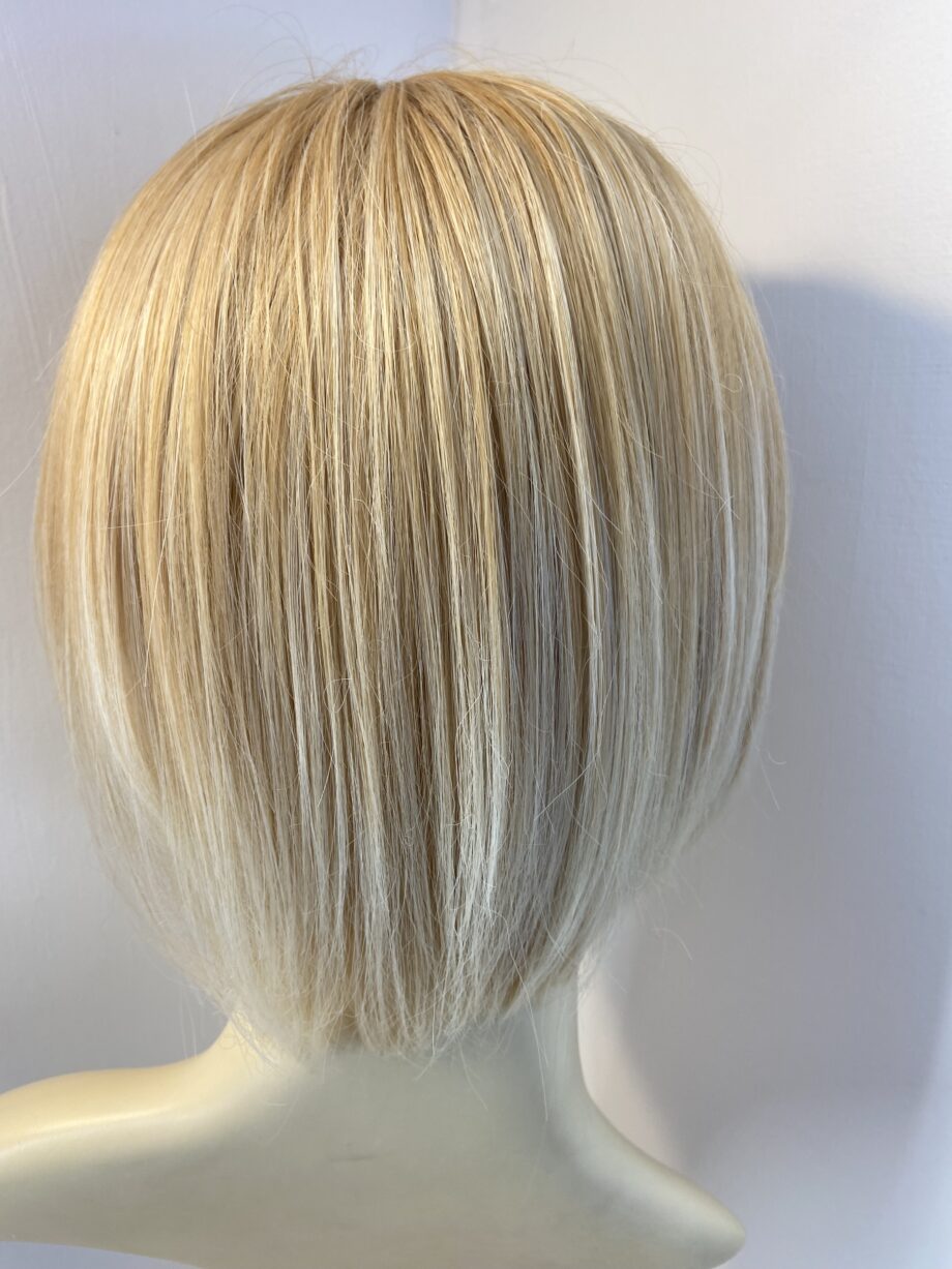 Blonde new wig. Blms833