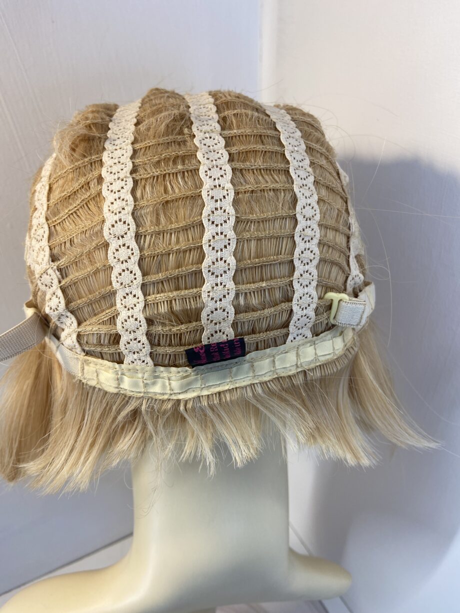 Blonde new wig. Blms833
