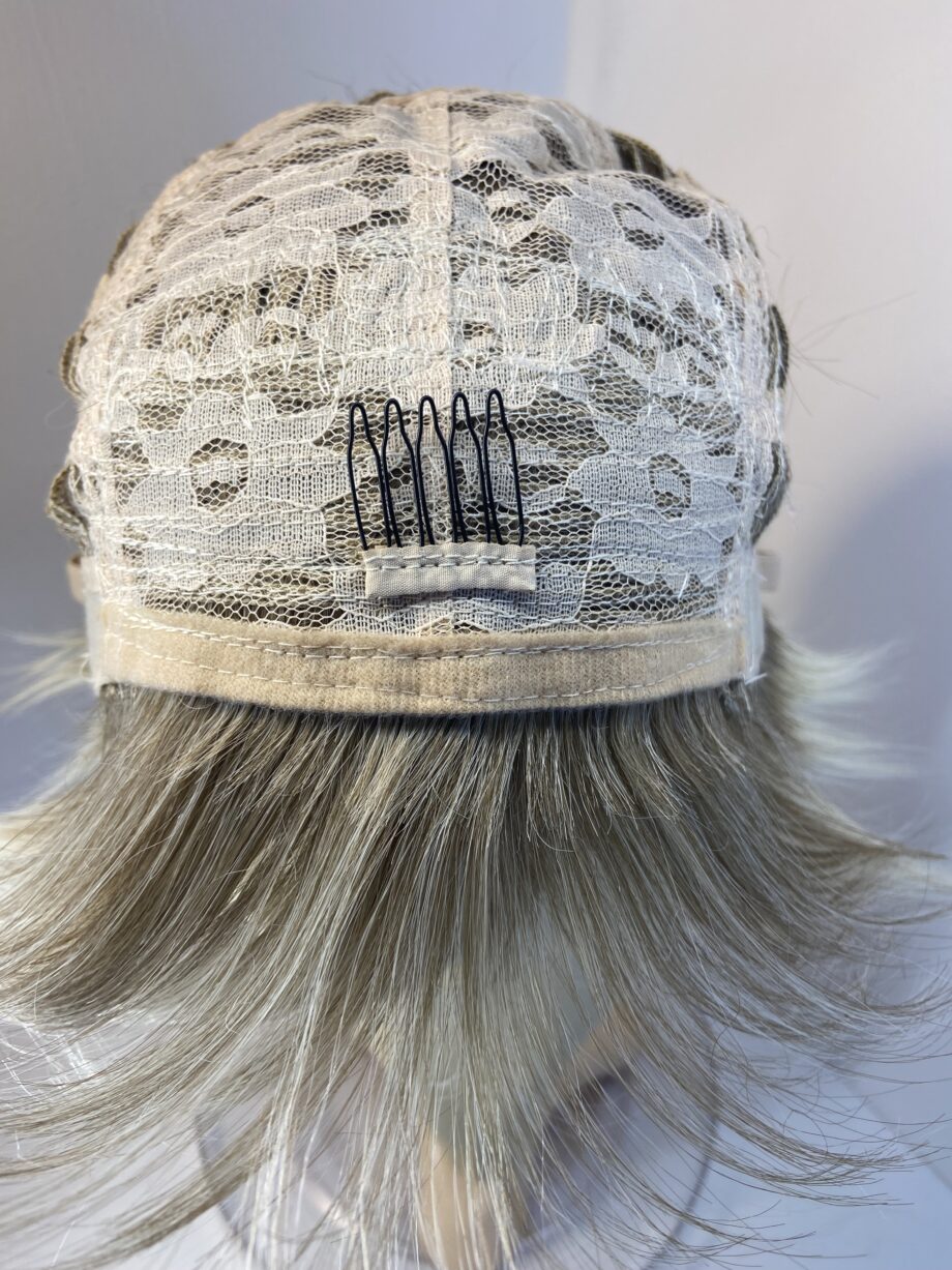 New blonde highlighted wig. Blss835