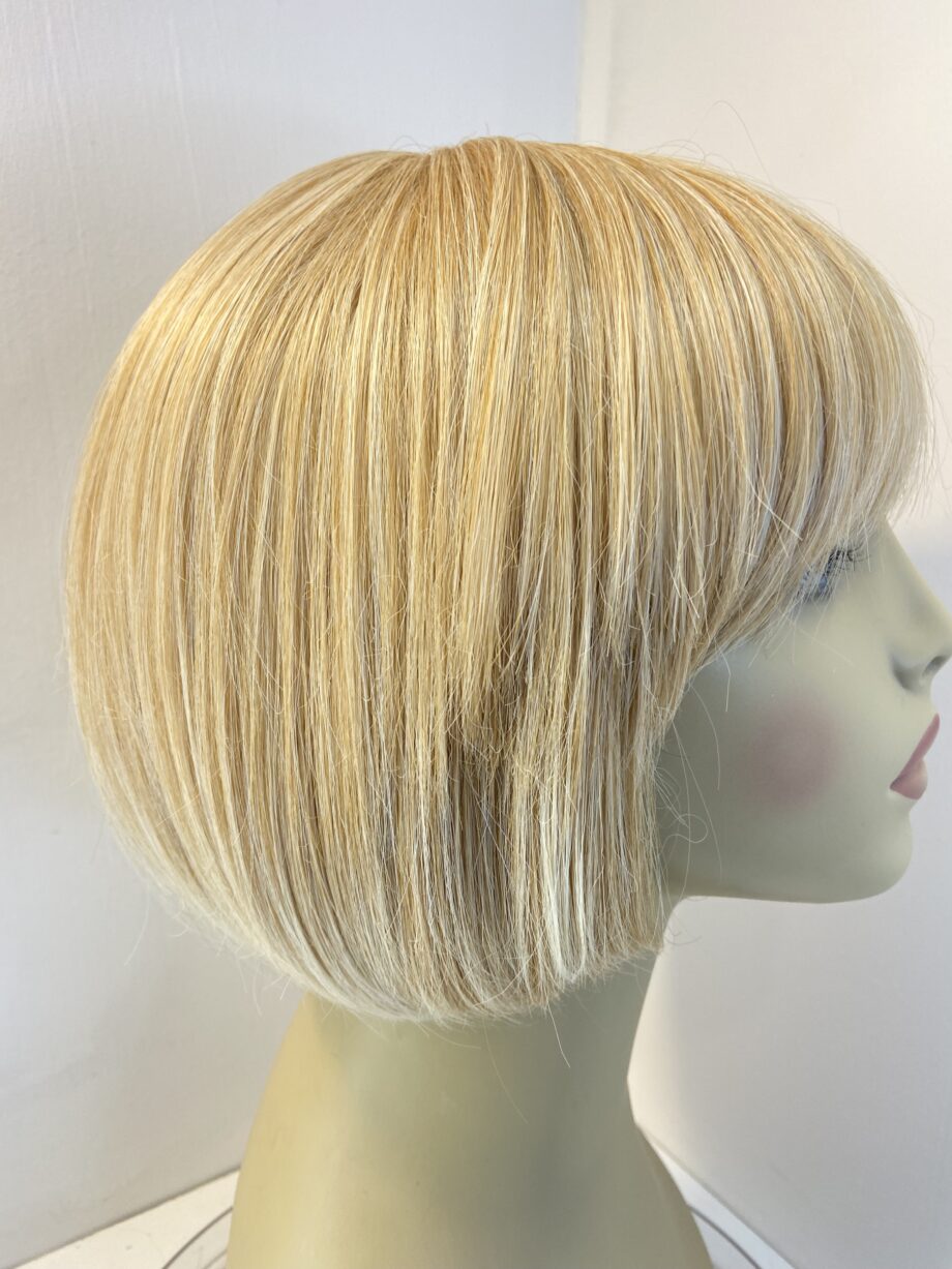 Blonde stylish Bob. Blss836