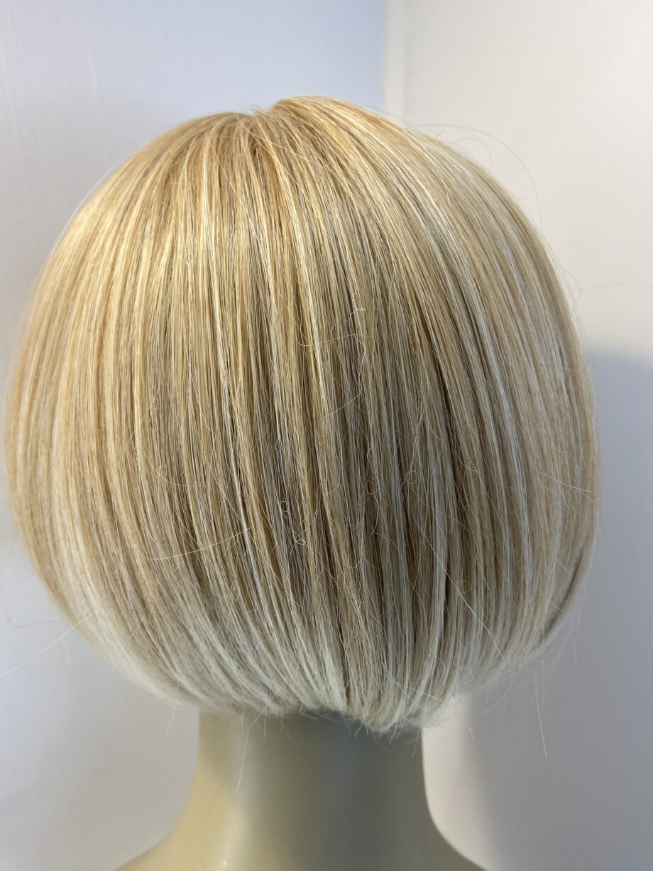 Blonde stylish Bob. Blss836
