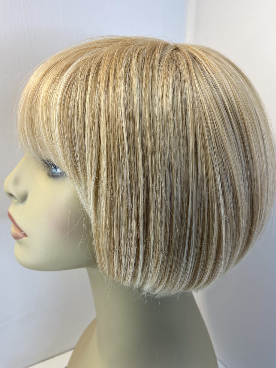 Blonde stylish Bob. Blss836