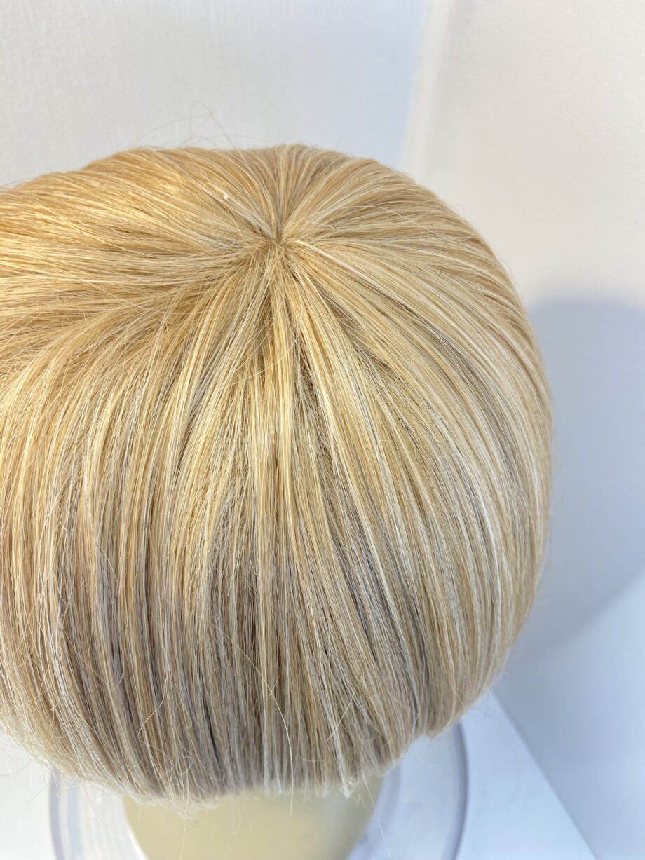 Blonde stylish Bob. Blss836