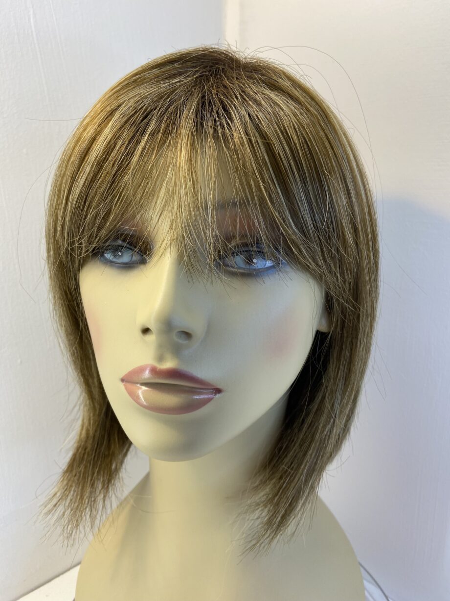 Stylish brown highlighted wig. Brms112