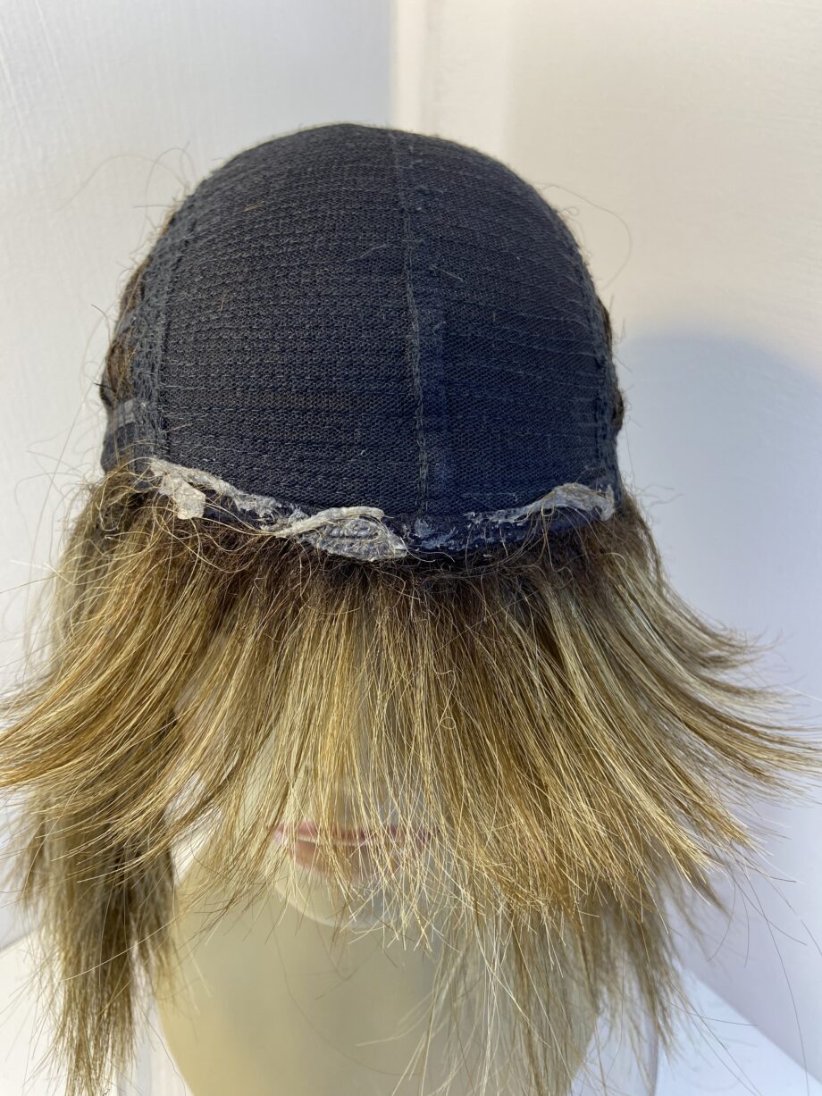 Stylish brown highlighted wig. Brms112