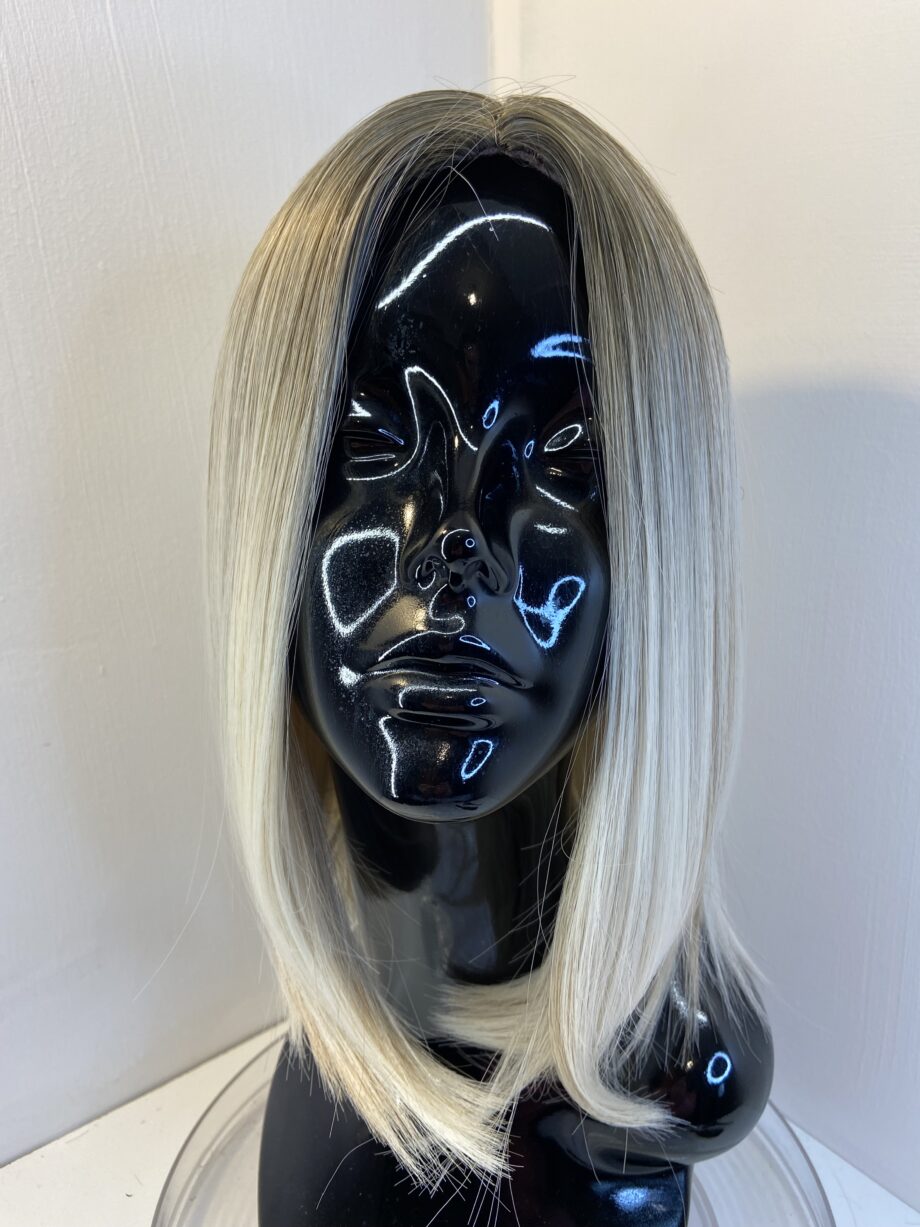 Silky blonde rooted wig. Blms114