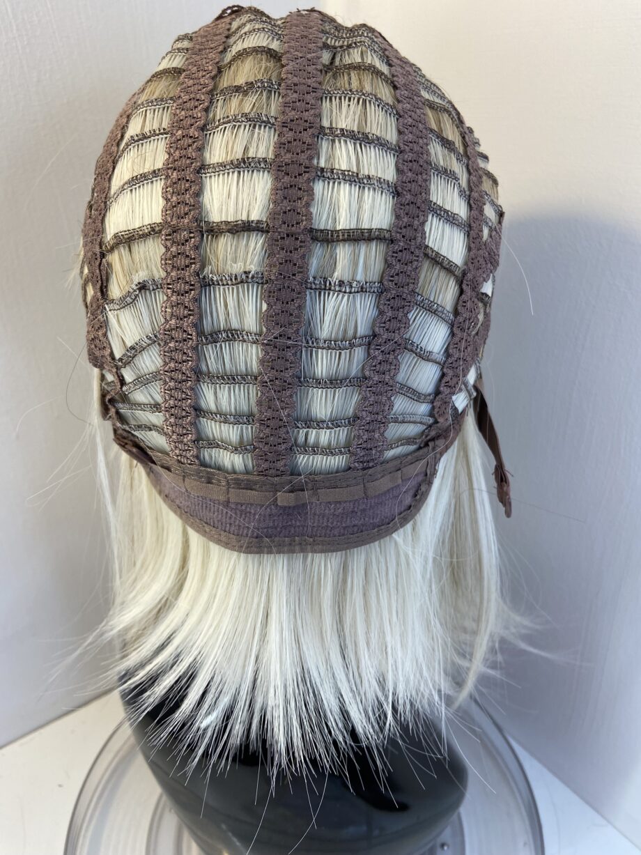 Silky blonde rooted wig. Blms114