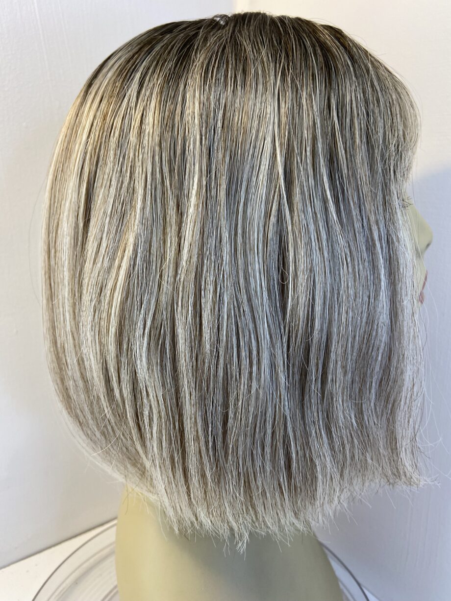 Beautiful blonde wig. Blms115