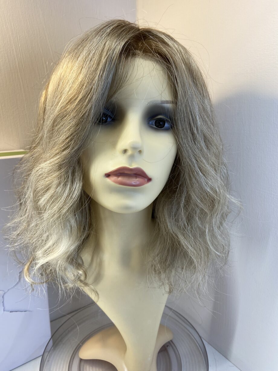 Stunning Estetica blonde wavy wig. Bbllc676