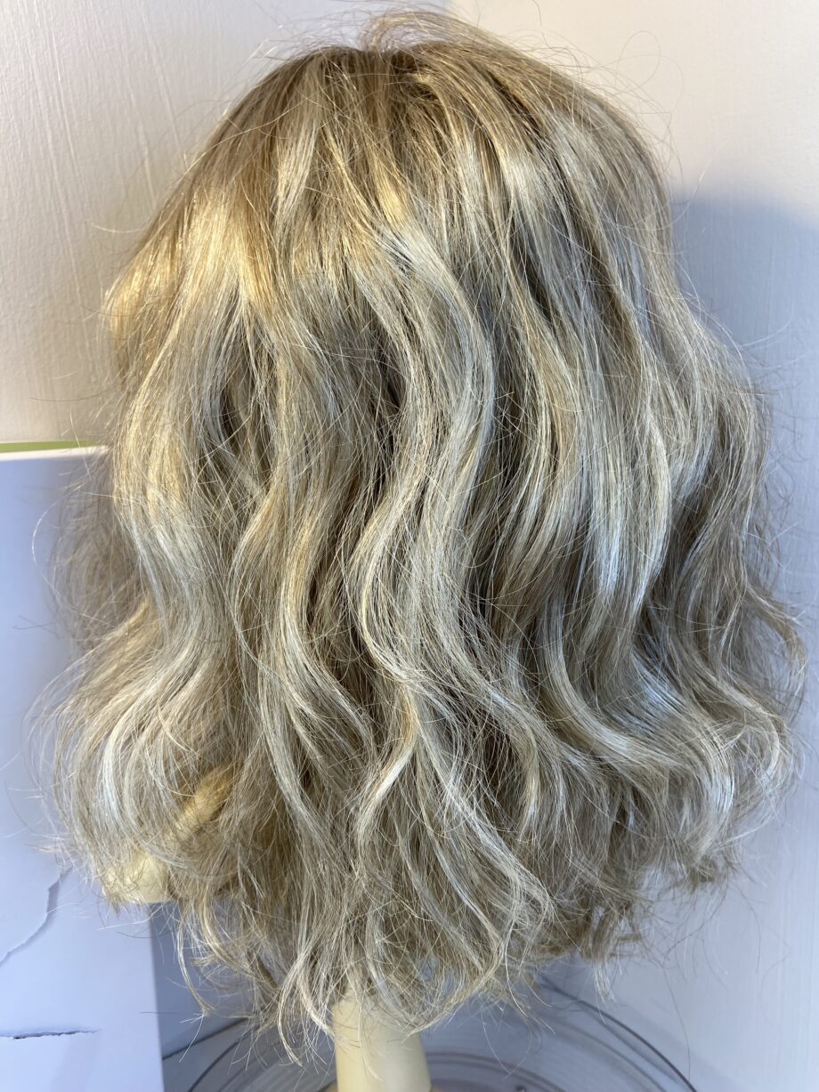 Stunning Estetica blonde wavy wig. Bbllc676