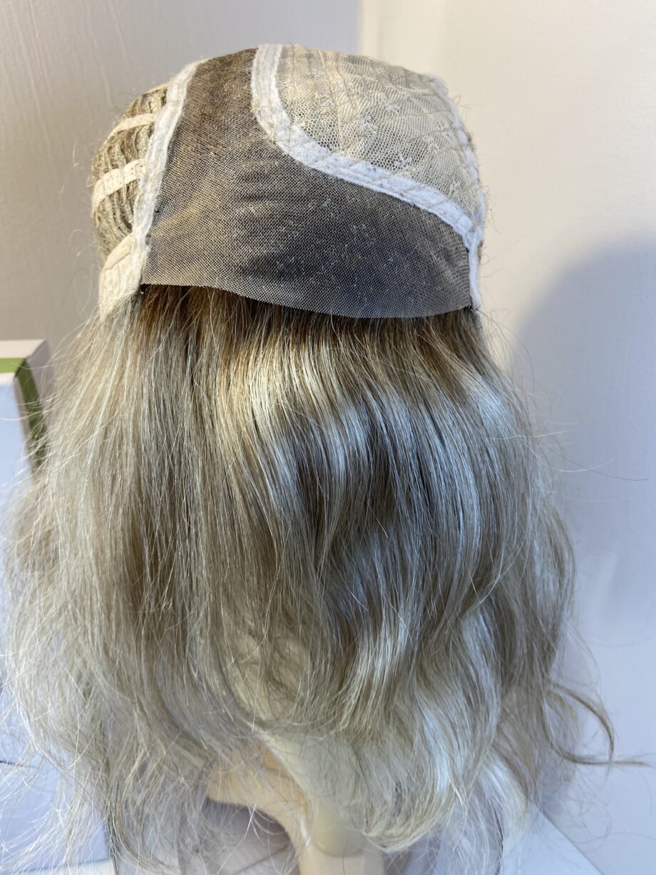 Stunning Estetica blonde wavy wig. Bbllc676