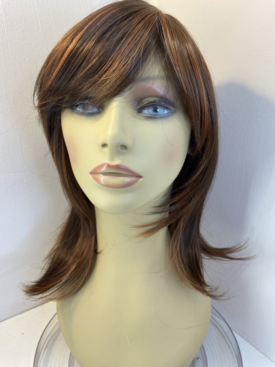 Long reddish brown long wig. Brls651