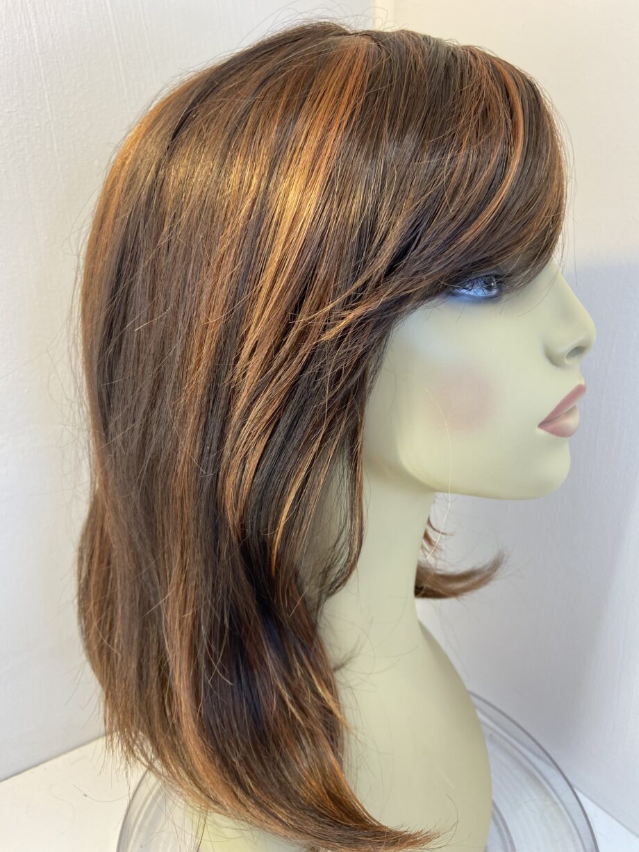 Long reddish brown long wig. Brls651