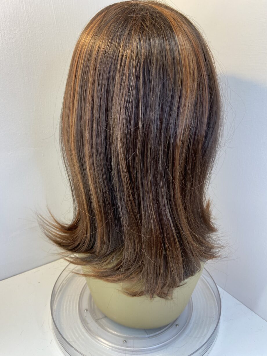 Long reddish brown long wig. Brls651