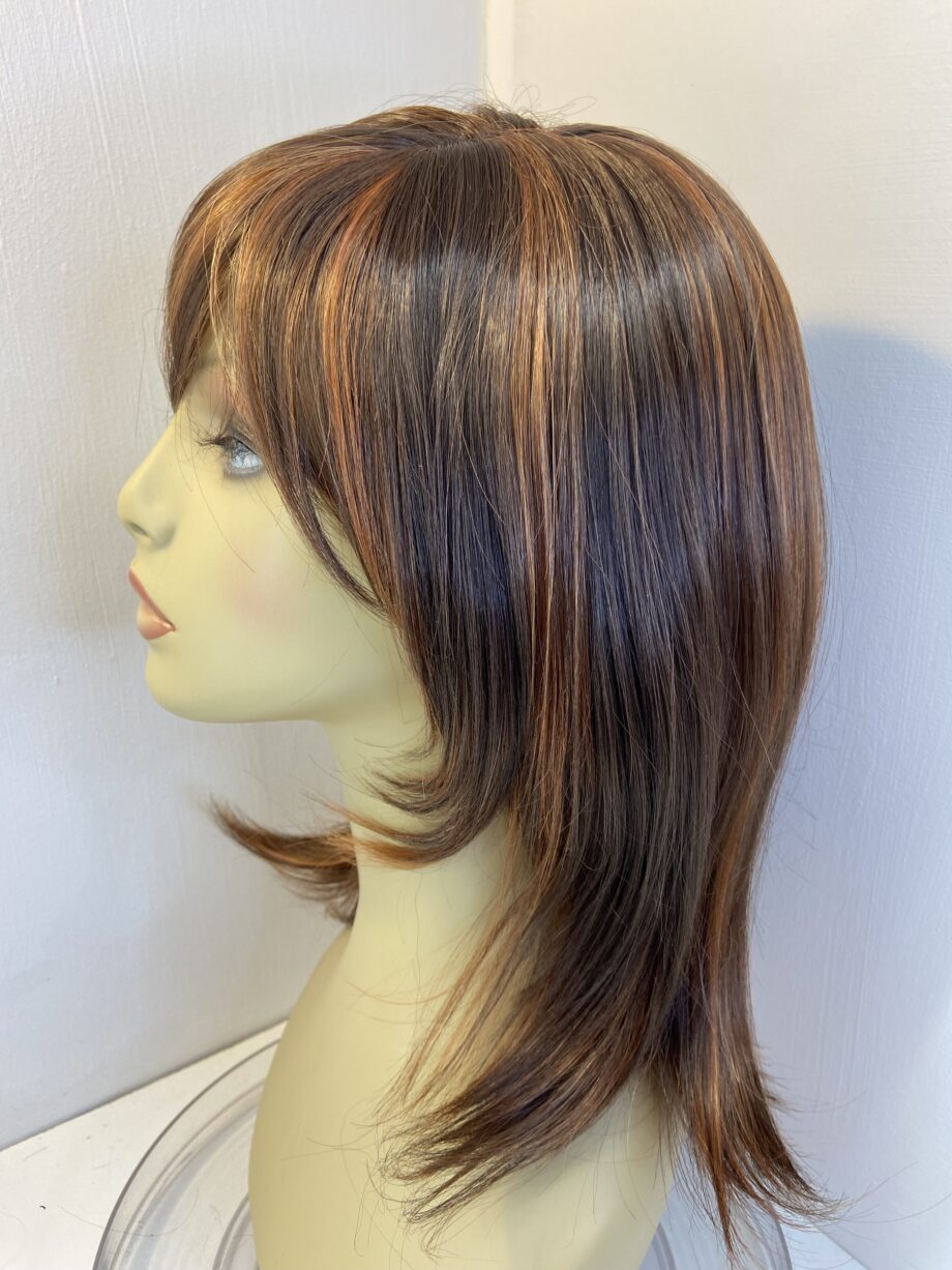 Long reddish brown long wig. Brls651