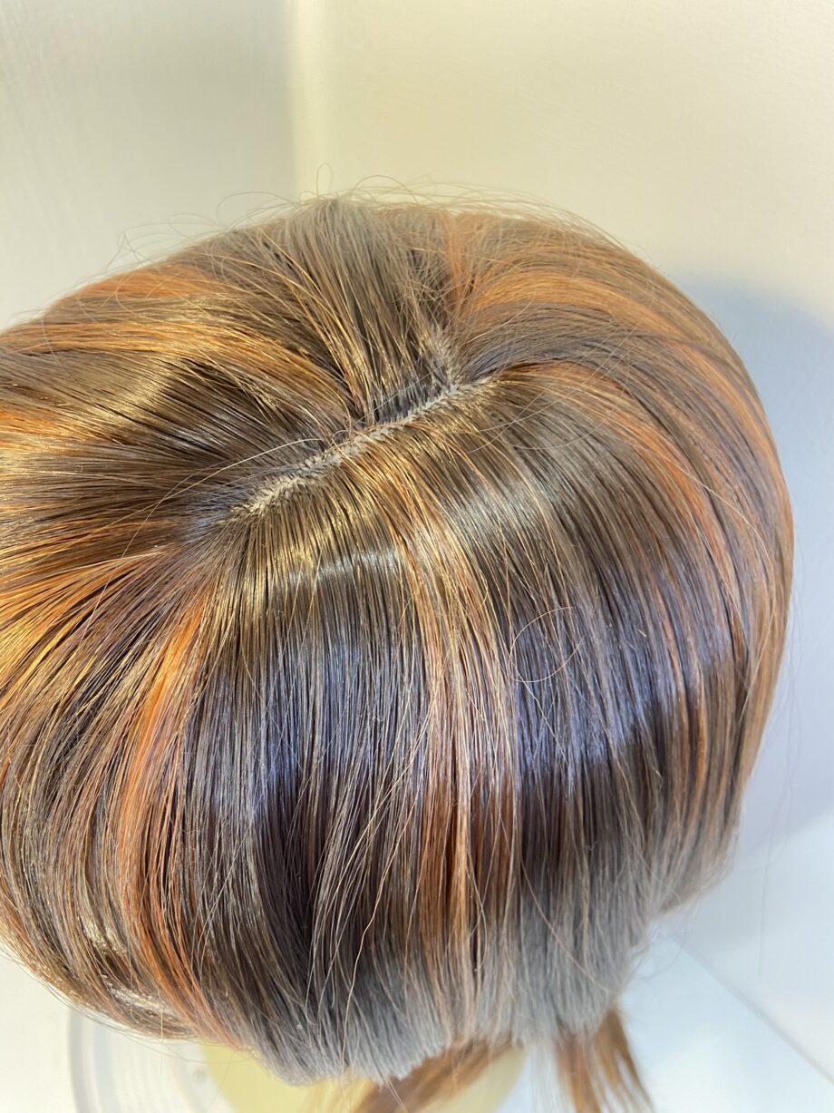 Long reddish brown long wig. Brls651