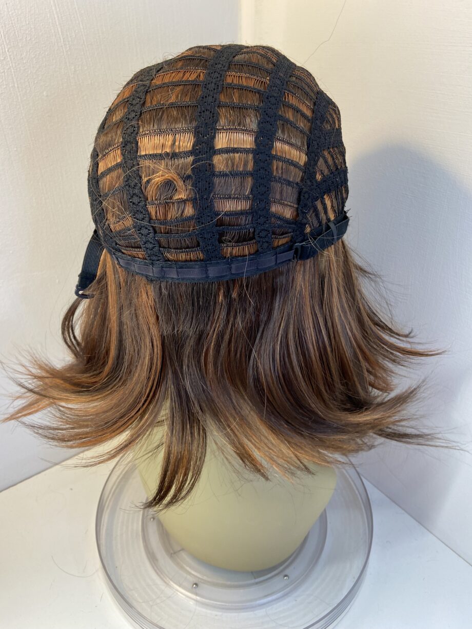 Long reddish brown long wig. Brls651