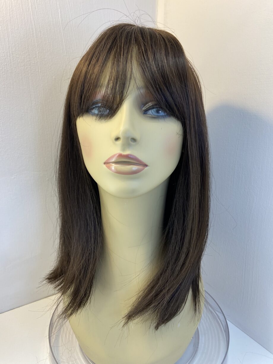 Long brown wig. Brls5015