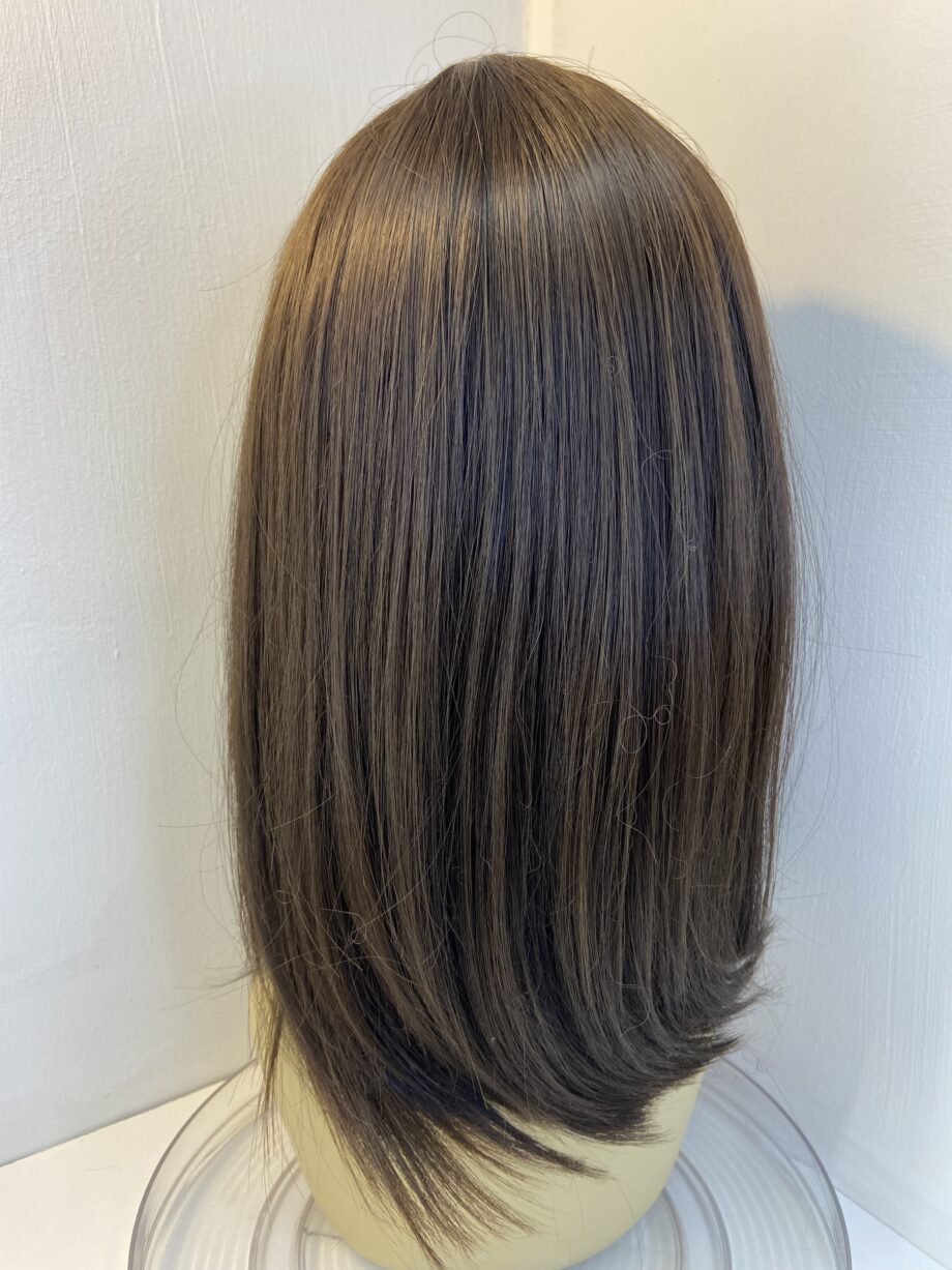 Long brown wig. Brls5015