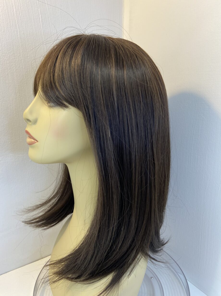 Long brown wig. Brls5015