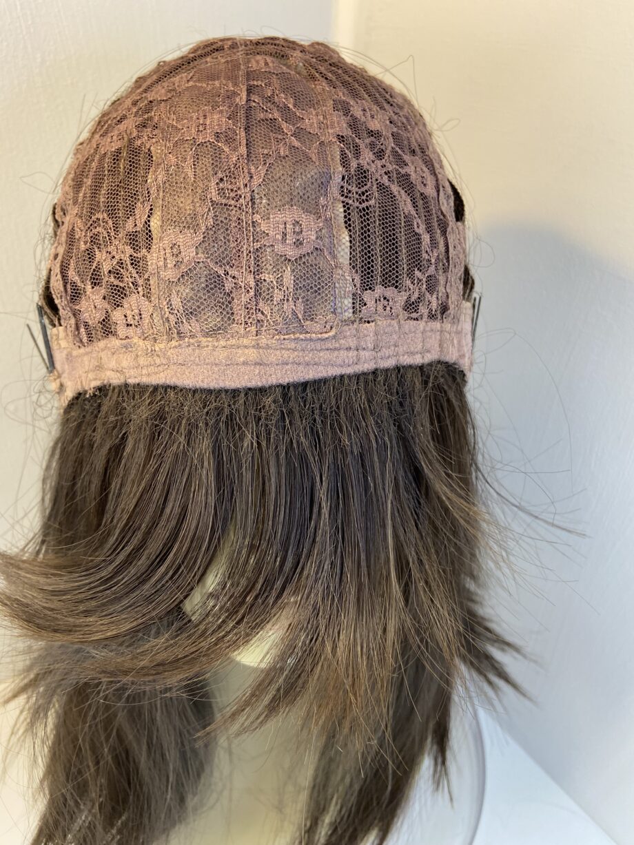Long brown wig. Brls5015