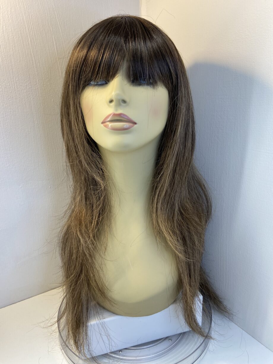 Beautiful long brown wig. Brls5016
