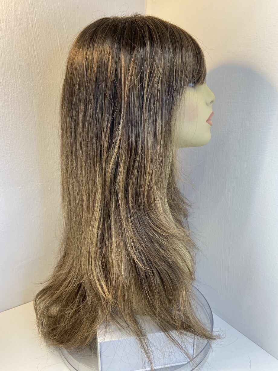 Beautiful long brown wig. Brls5016