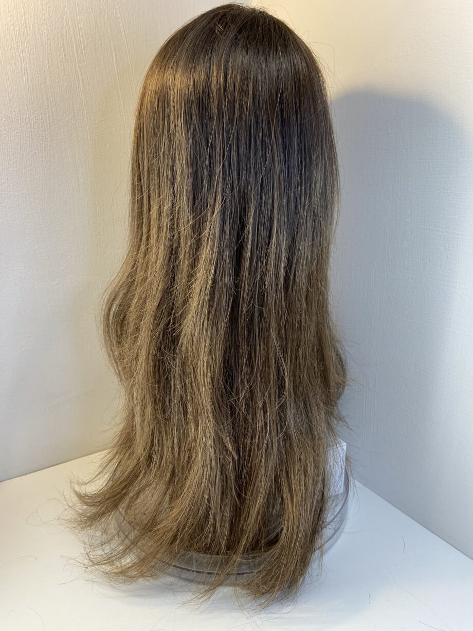 Beautiful long brown wig. Brls5016