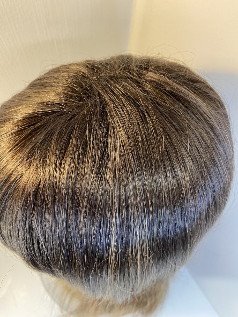 Beautiful long brown wig. Brls5016