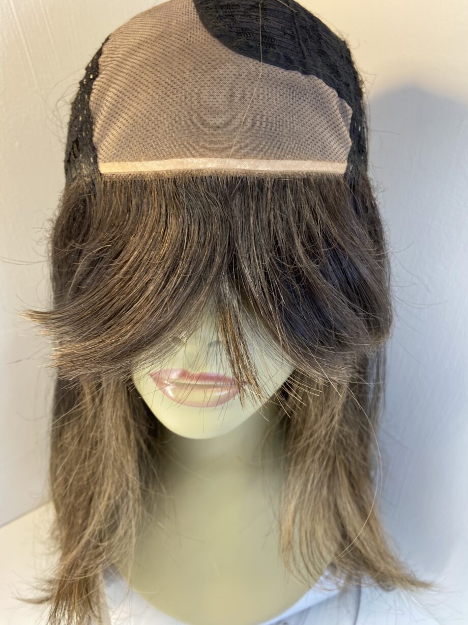 Beautiful long brown wig. Brls5016