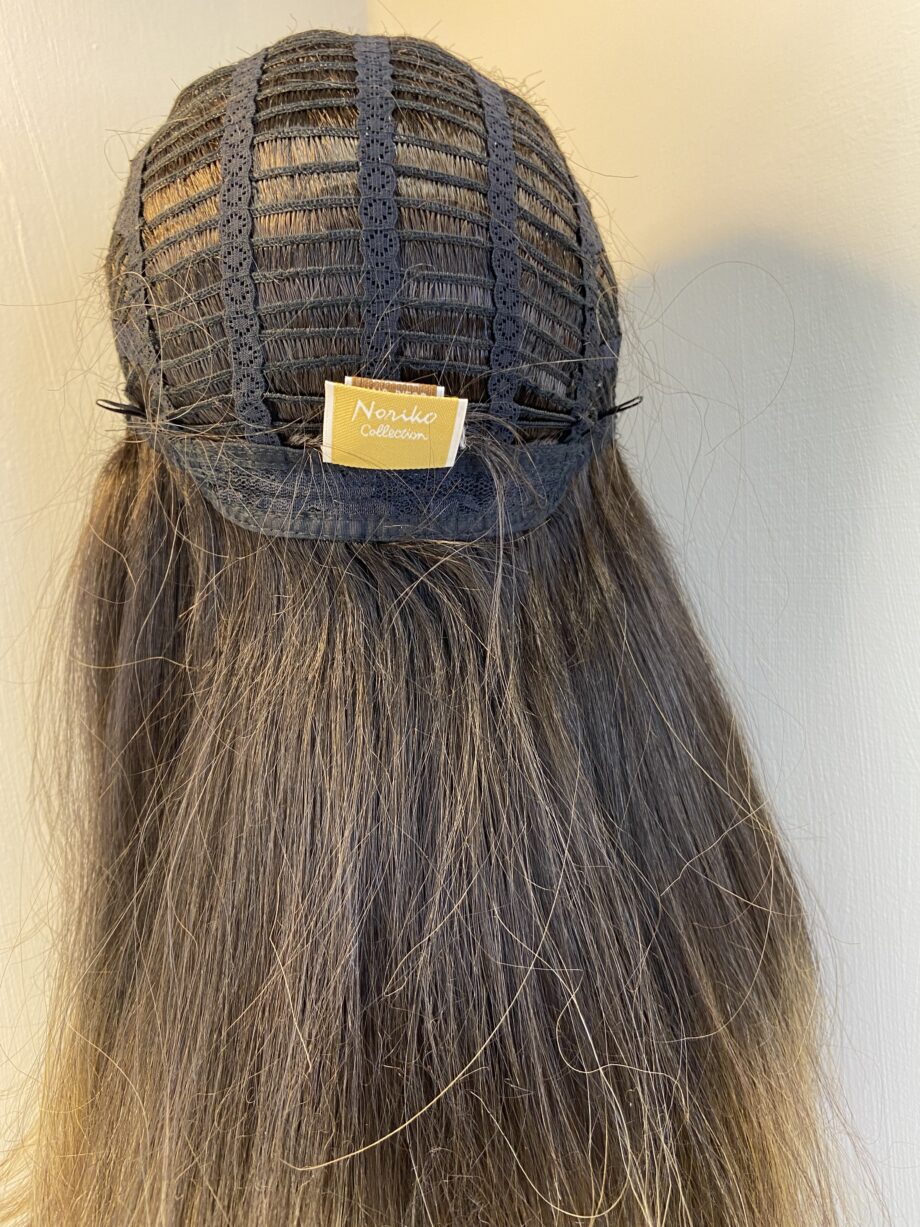 Beautiful long brown wig. Brls5016