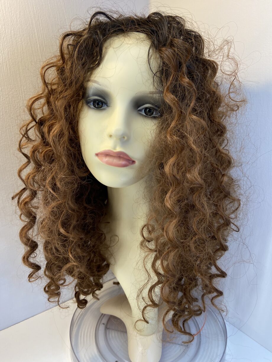Curly long brown wig. Brlc5017