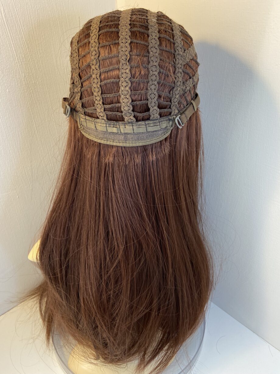 Extra long auburn brown wig. Brls5018