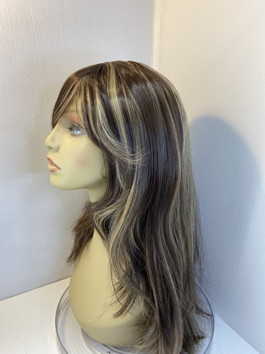 Long brown highlighted wig. Brls5019