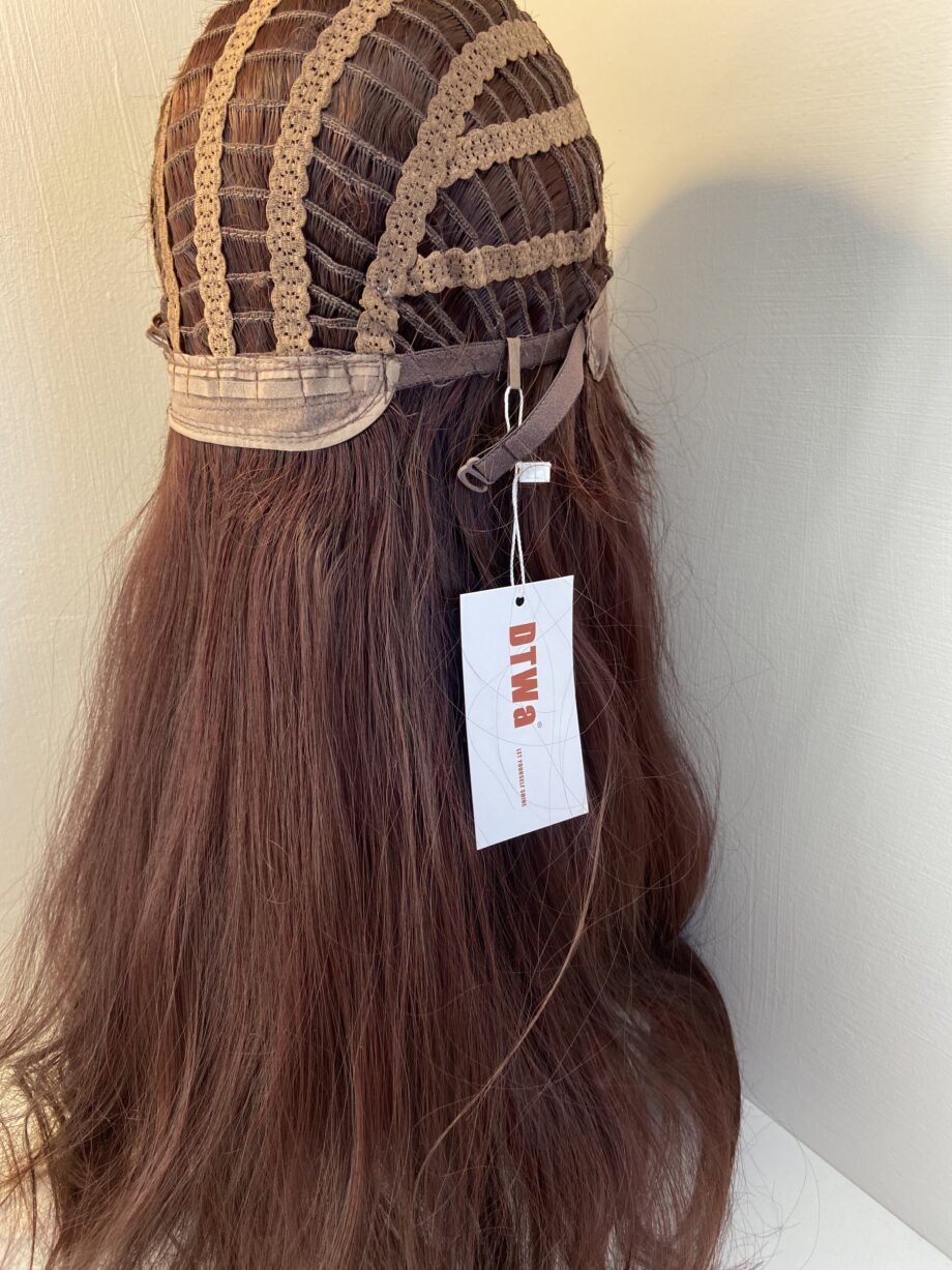 Stunning auburn new long wig. Brls3359