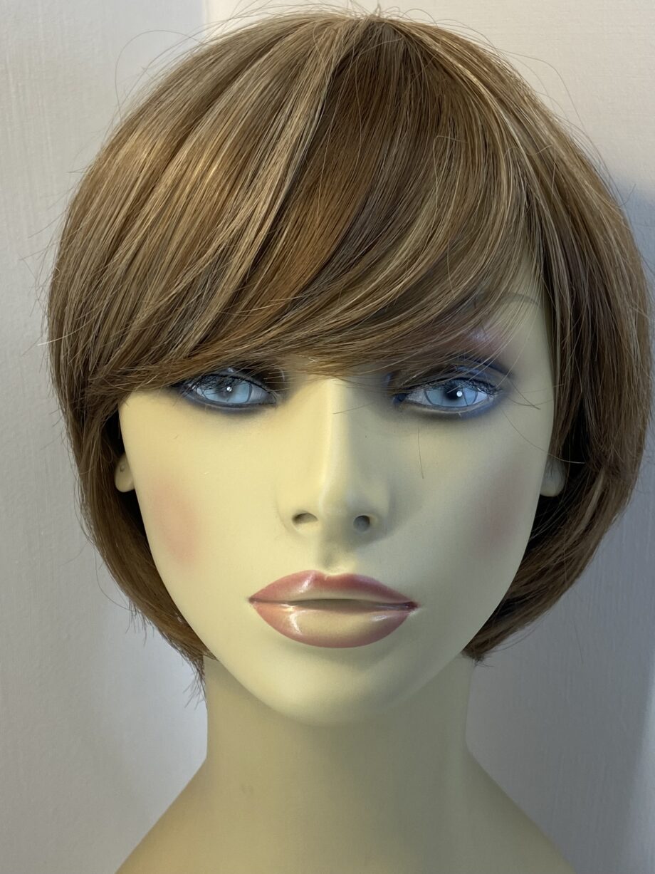 Superb light brown highlighted wig. Blss3360