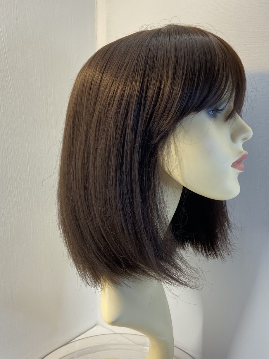 Brown beautiful mid length wig. Brms3363