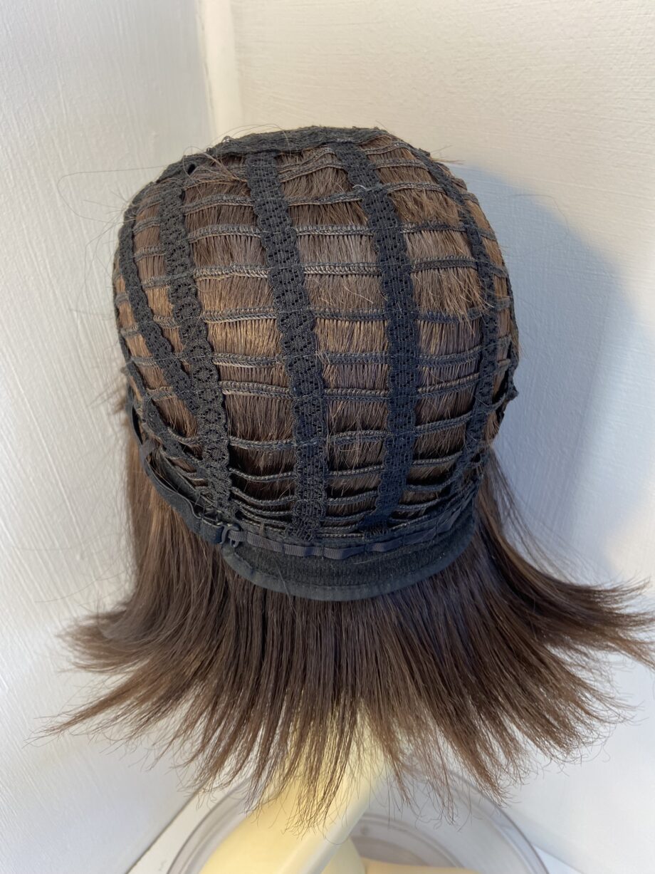 Brown beautiful mid length wig. Brms3363