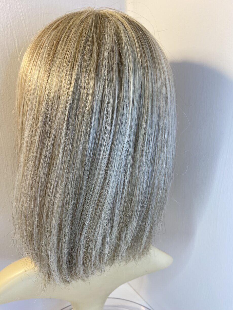 Blonde designer wig. Blms3365