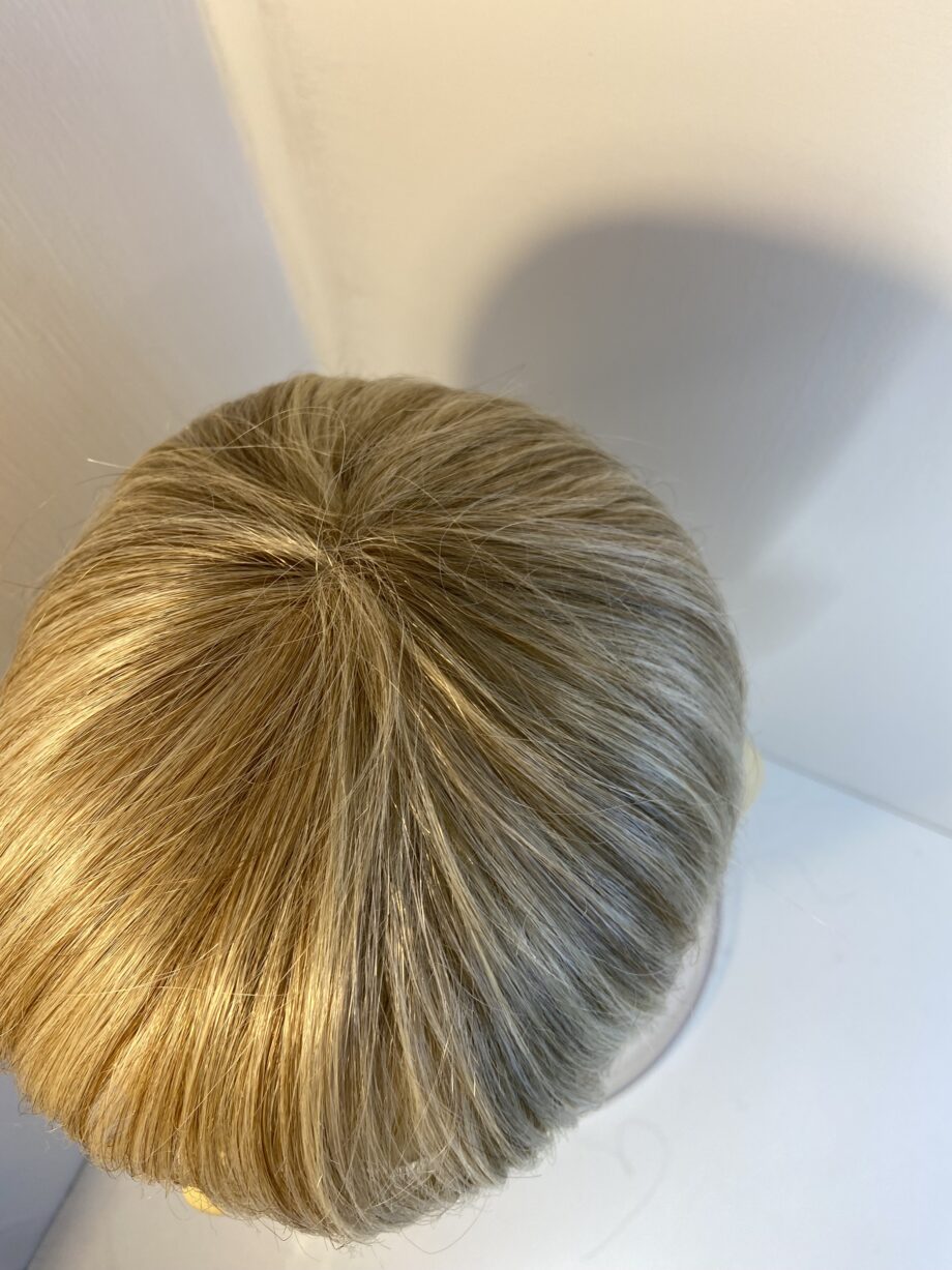 Blonde designer wig. Blms3365