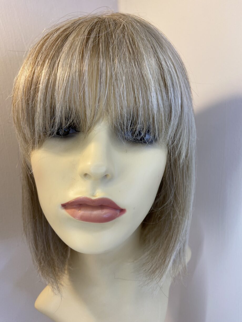 Blonde designer wig. Blms3365