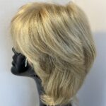 Blonde shiny wig. Blms654