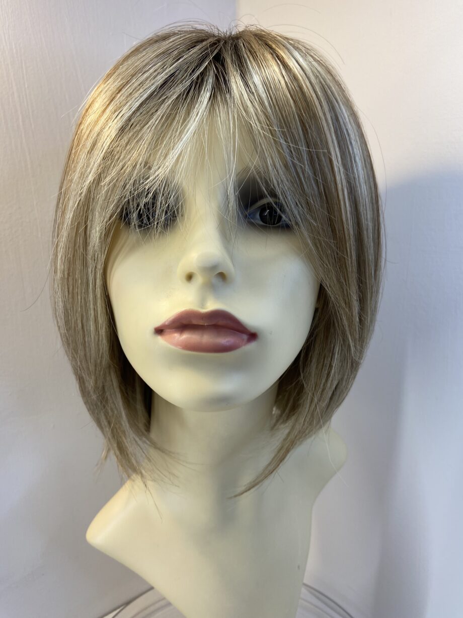 Noriko blonde rooted wig. Blms3367