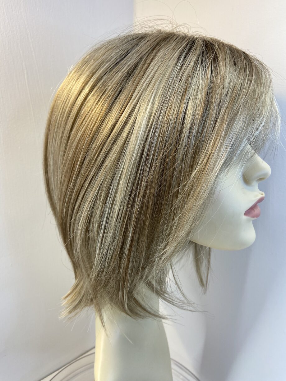 Noriko blonde rooted wig. Blms3367