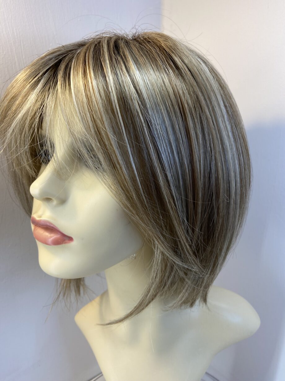 Noriko blonde rooted wig. Blms3367