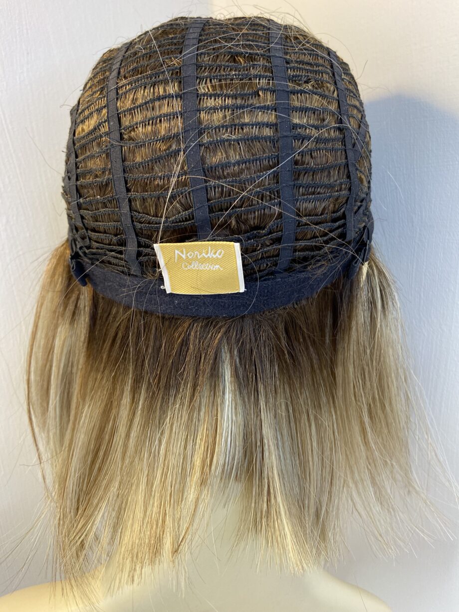 Noriko blonde rooted wig. Blms3367